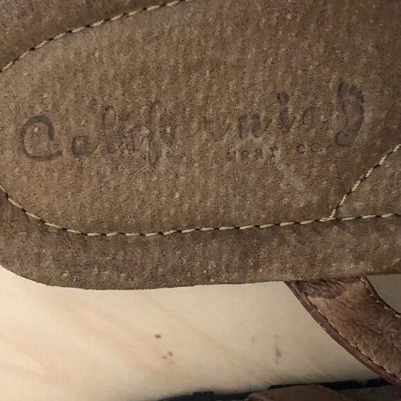 CALIFORNIA FOOTWEAR CO Medallion Sandals - NEW - Picture 2 of 11